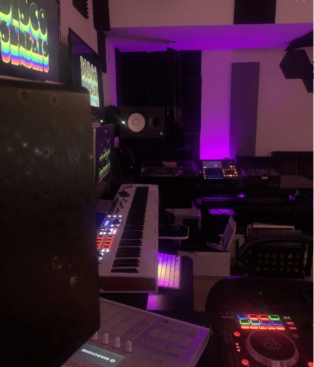 Disco SundaysBook Engineering SessionThis service is designed specifically for music product houses, to provide them with high-quality engineering and audio services.
With this product, you can book a o