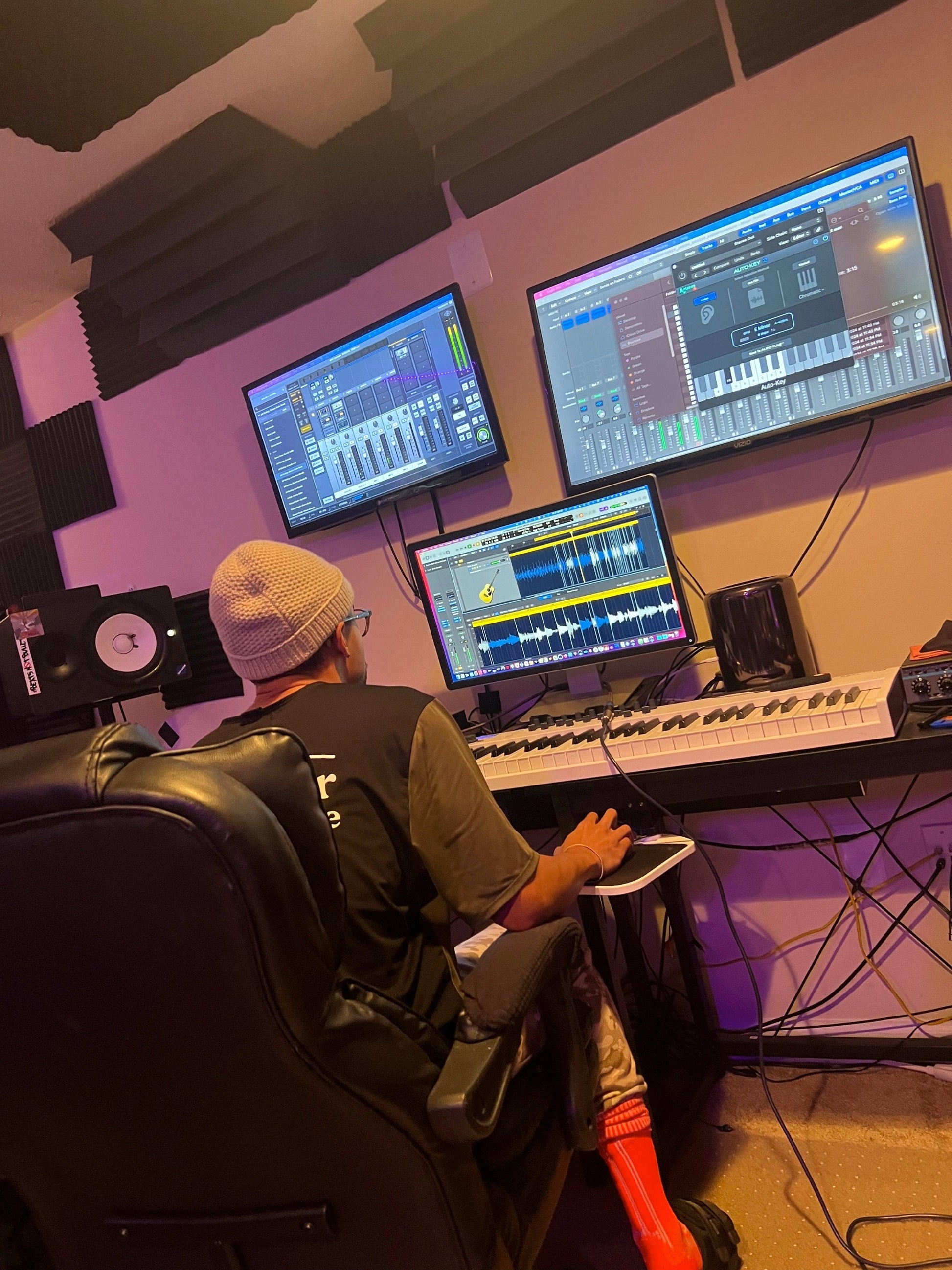 Disco SundaysBook Engineering SessionThis service is designed specifically for music product houses, to provide them with high-quality engineering and audio services.
With this product, you can book a o