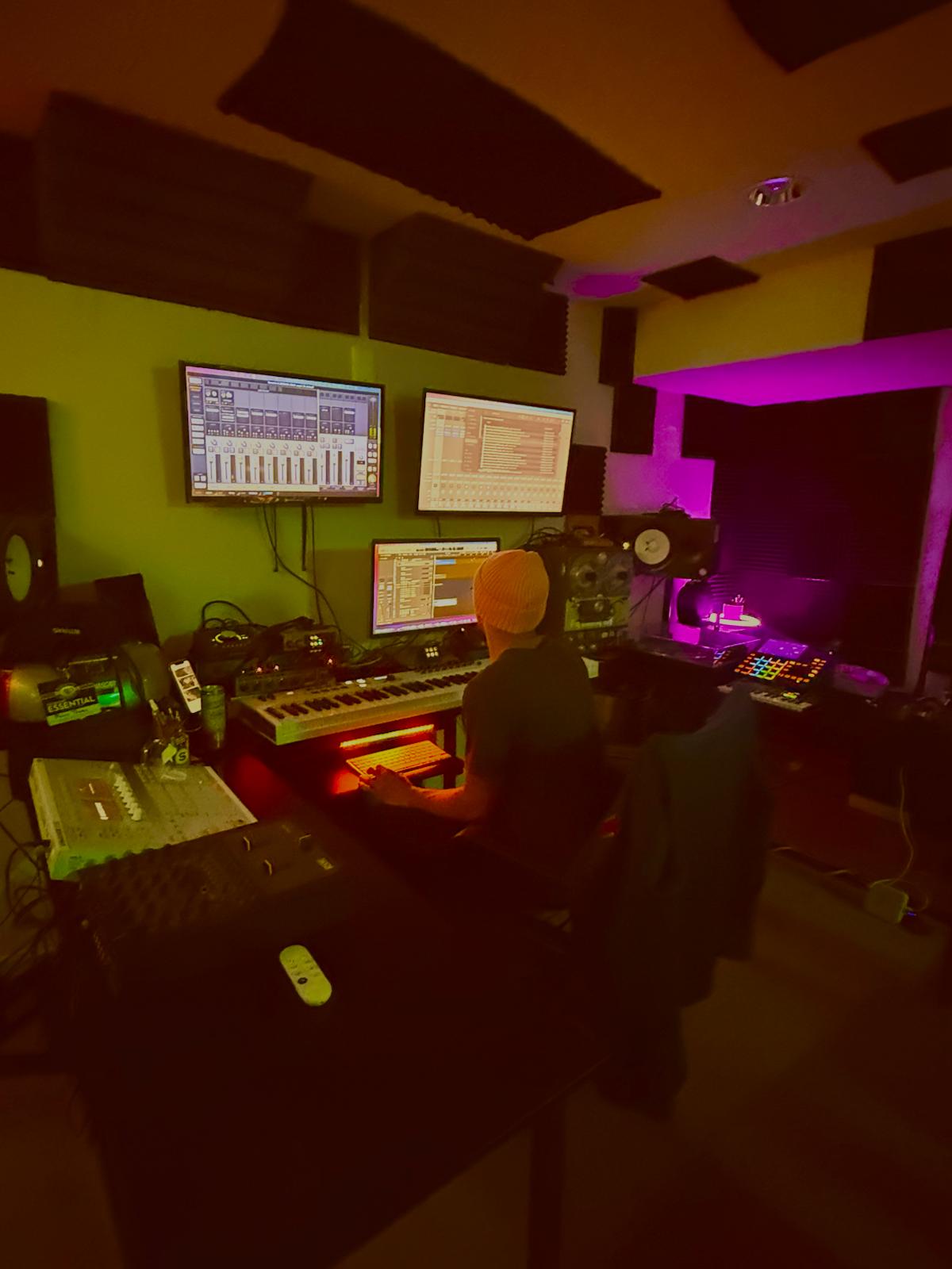Custom Beat Making Service - DISCO_SUNDAYS